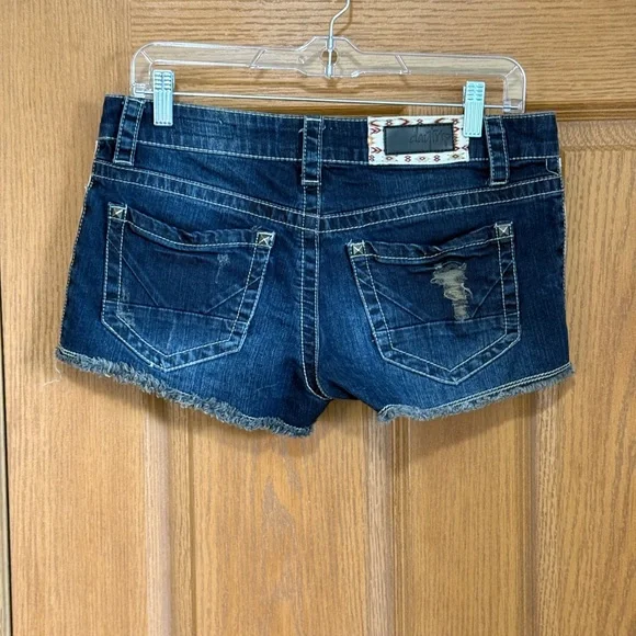 Daytrip Womens Denim Shorts Size 27 Dark Wash Embroidered Distressed Western - Picture 11 of 12
